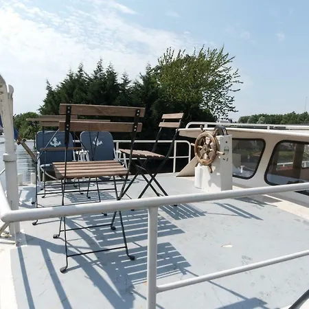 Basichouseboat Nearcenter Amsterdam