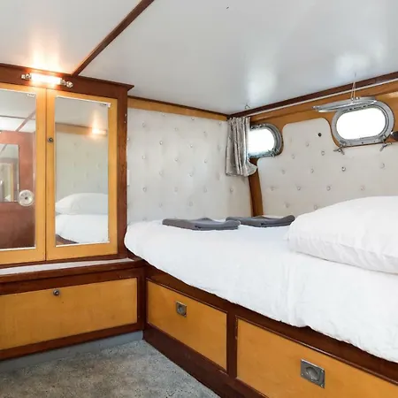 Basichouseboat Nearcenter Амстердам