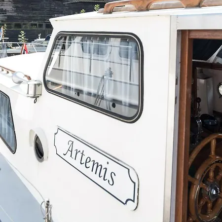 Basichouseboat Nearcenter *