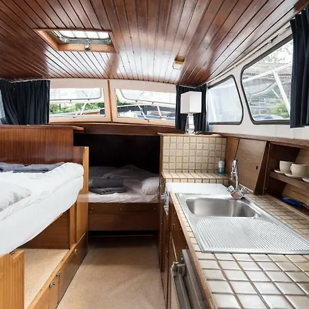 Апартаменты Basichouseboat Nearcenter Амстердам