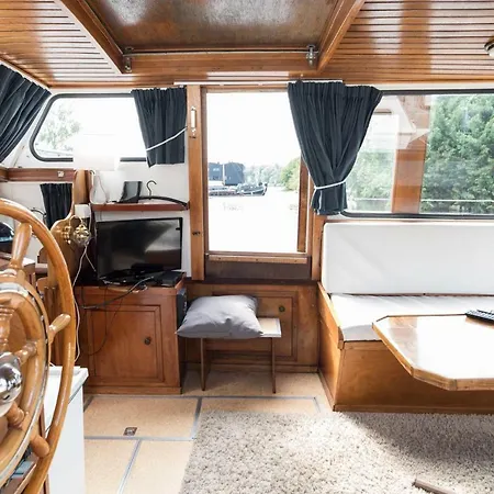 Basichouseboat Nearcenter Apartmán *