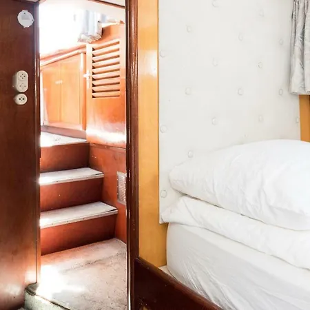 Basichouseboat Nearcenter * Amsterdam