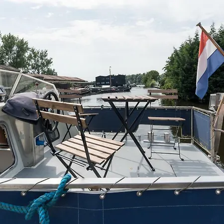 Basichouseboat Nearcenter Apartmán