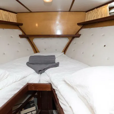 Apartment Basichouseboat Nearcenter