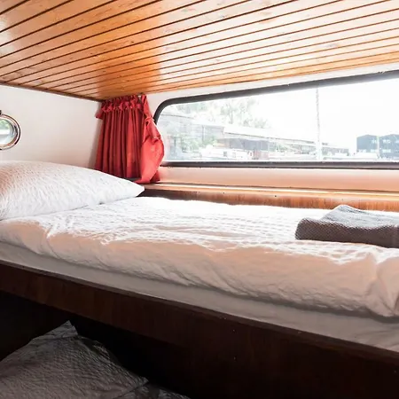Basichouseboat Nearcenter Apartmán