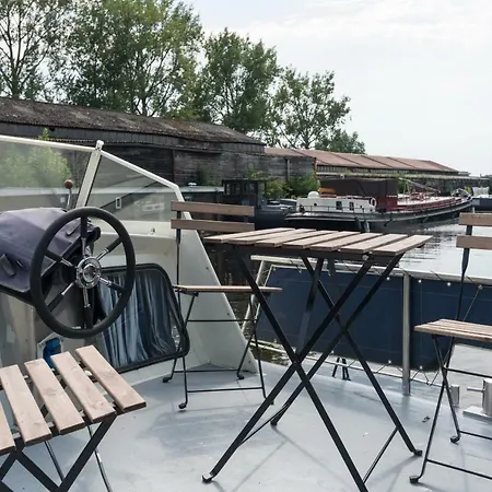 Basichouseboat Nearcenter Apartmán
