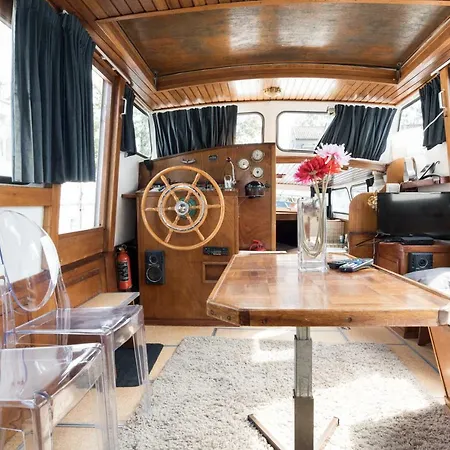 Basichouseboat Nearcenter Apartmán