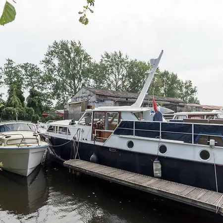 Basichouseboat Nearcenter Amsterdam