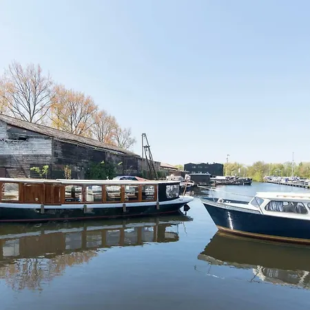 Basichouseboat Nearcenter Амстердам