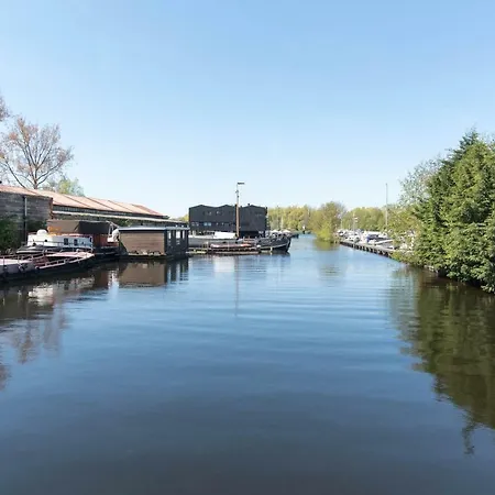 Basichouseboat Nearcenter *