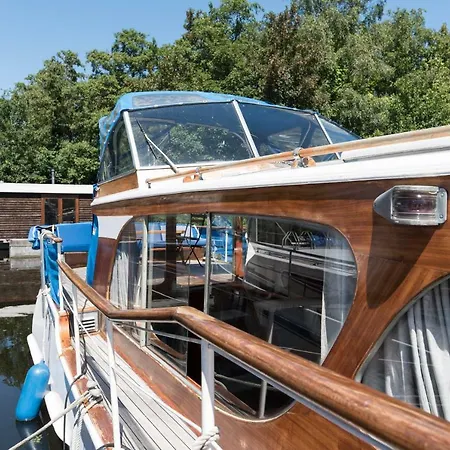 Апартаменты Basichouseboat Nearcenter *