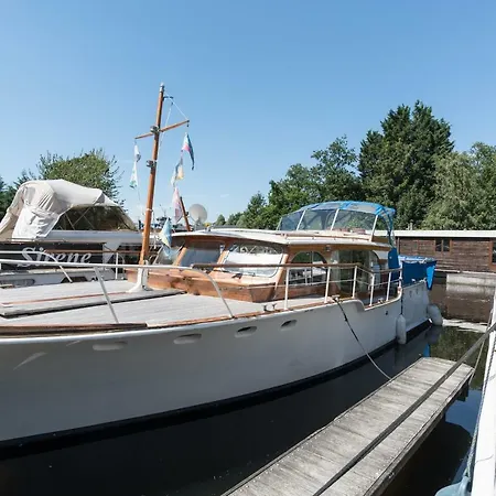 Basichouseboat Nearcenter Apartmán *