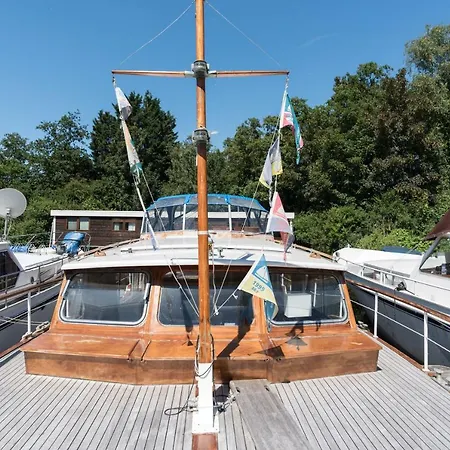 Basichouseboat Nearcenter *
