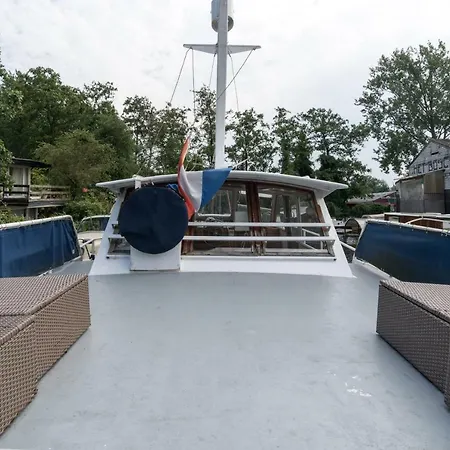 Apartmán Basichouseboat Nearcenter *
