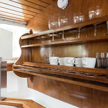 Basichouseboat Nearcenter *