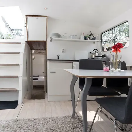 Apartment Basichouseboat Nearcenter