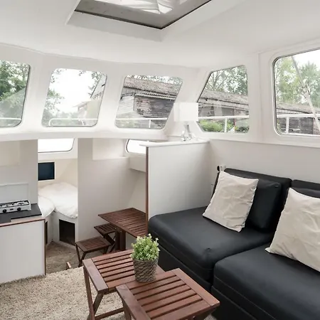 Basichouseboat Nearcenter *