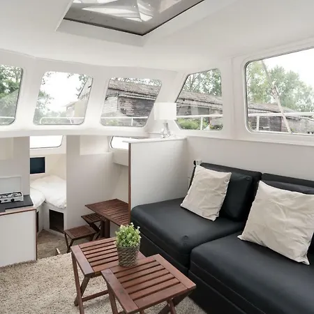 Basichouseboat Nearcenter Apartmán