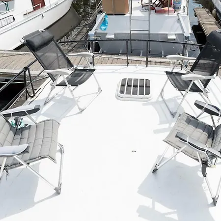 Basichouseboat Nearcenter Apartmán *