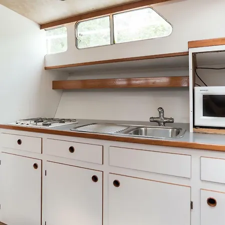 Basichouseboat Nearcenter Apartmán