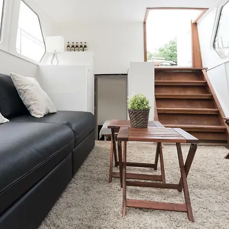 Basichouseboat Nearcenter Apartmán