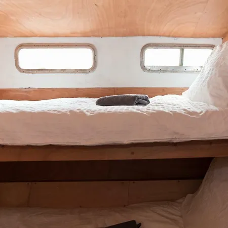 Basichouseboat Nearcenter Apartmán