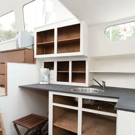 Basichouseboat Nearcenter Apartmán *