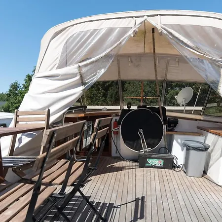 Basichouseboat Nearcenter *
