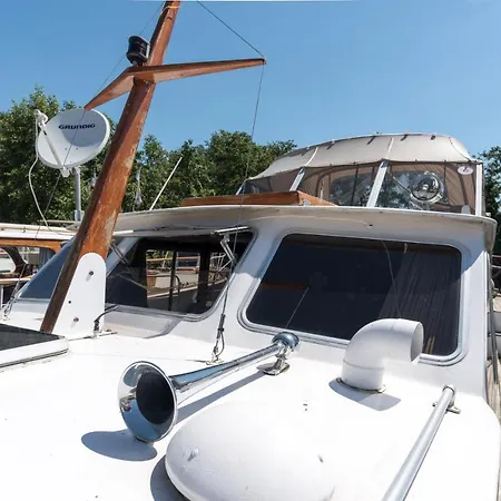 Basichouseboat Nearcenter *