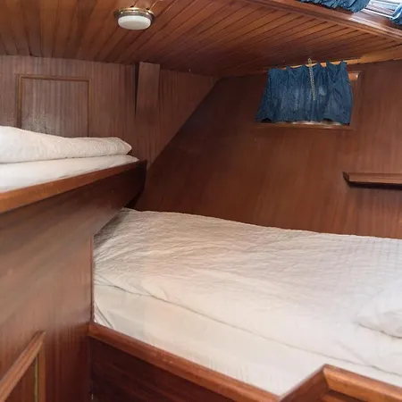 Basichouseboat Nearcenter * Amsterdam