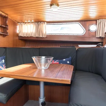 Basichouseboat Nearcenter Apartmán
