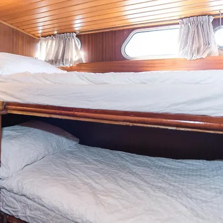 Basichouseboat Nearcenter Apartmán