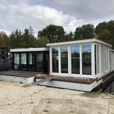 Basichouseboat Nearcenter Amsterdam